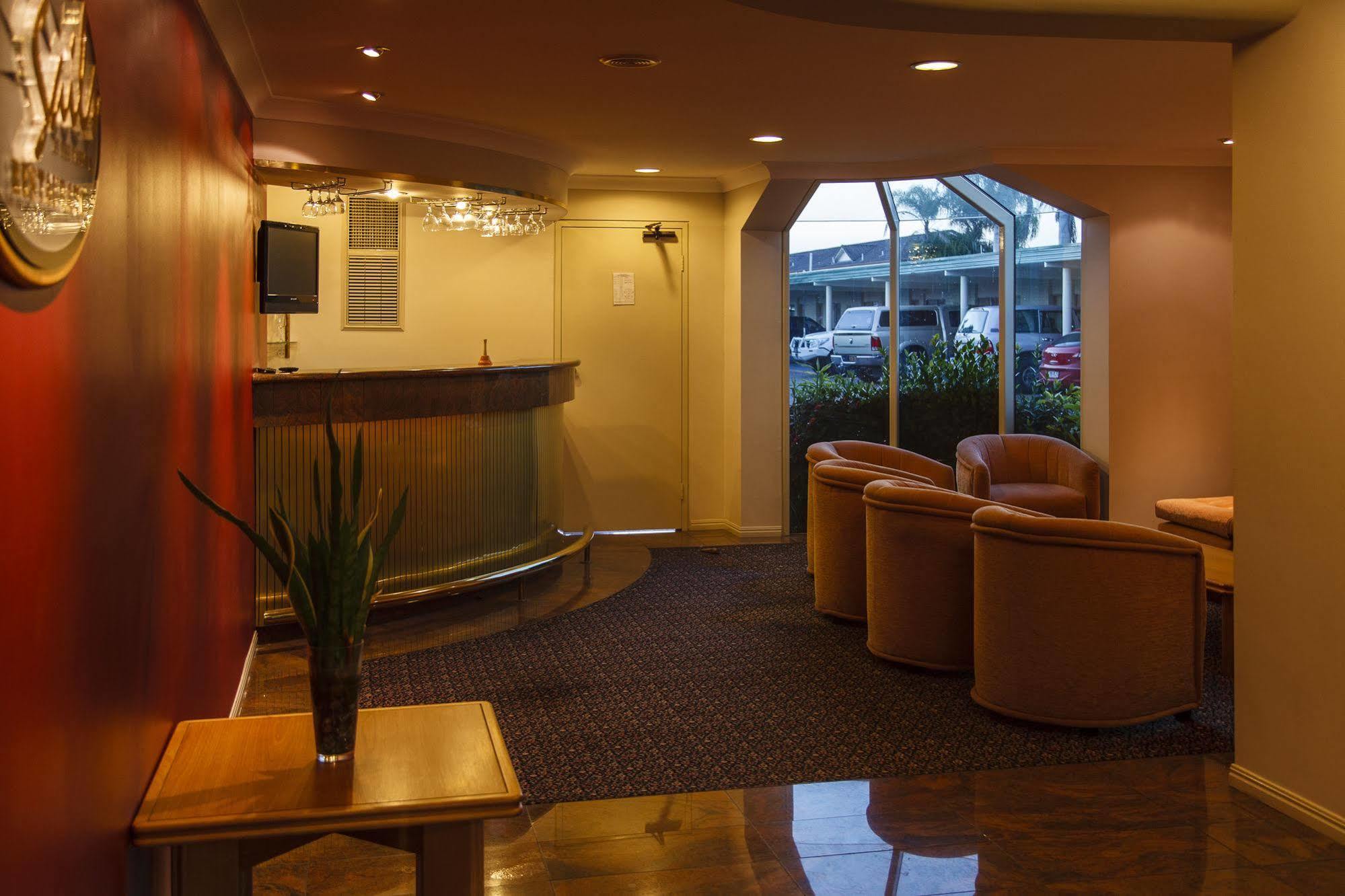 Mcnevins Maryborough Motel Exterior foto